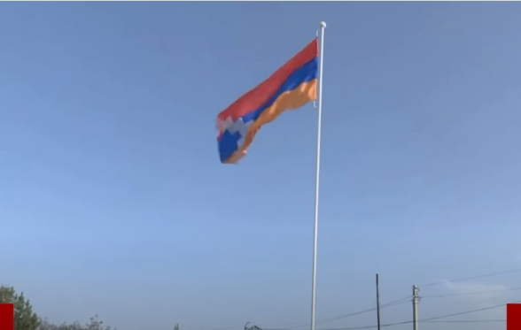 Սիսիանում քիչ առաջ բարձրացվեց Արցախի դրոշը (տեսանյութ)
